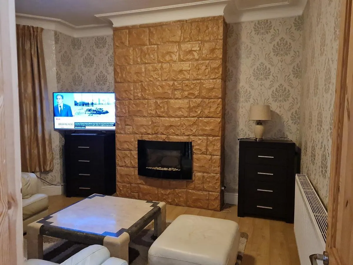 Cheerful 4-Bedroom Holiday Home Close To The Sea Blackpool