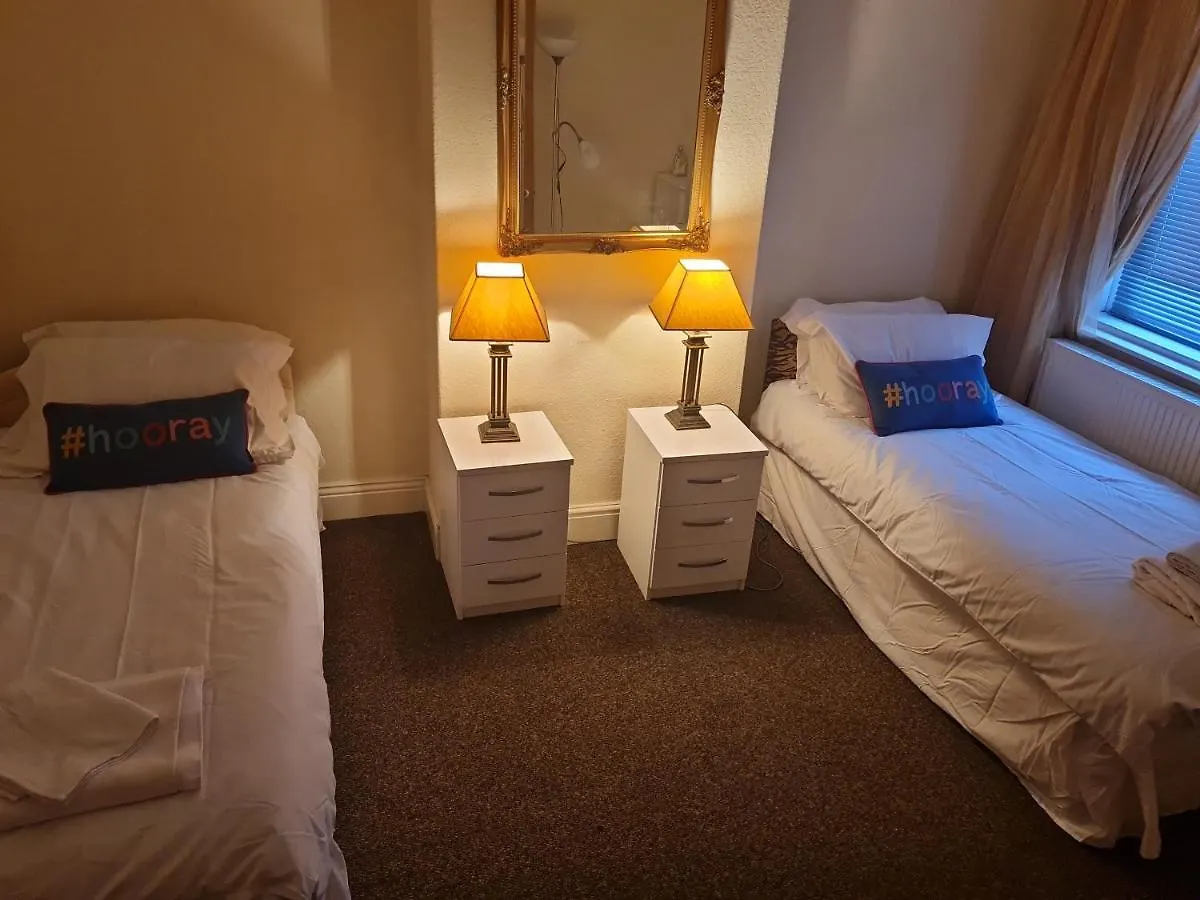 Cheerful 4-Bedroom Holiday Home Close To The Sea Blackpool Storbritannien