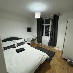 Homestay Elegant Estates Humble Abode 5, Manchester