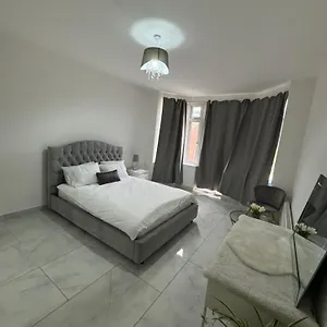Homestay Elegant Estates Humble Abode 2, Manchester