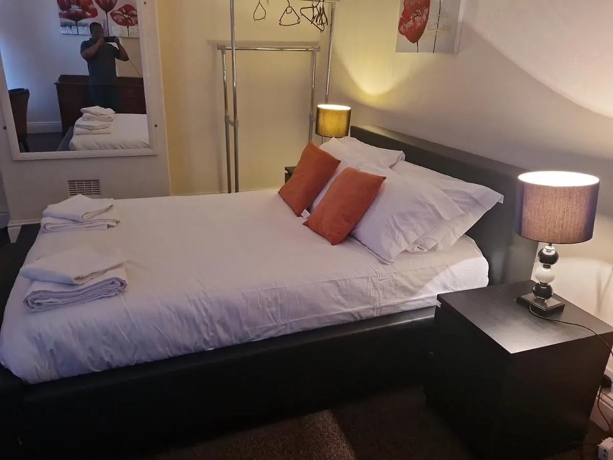 Cheerful 4-Bedroom Holiday Home Close To The Sea Blackpool