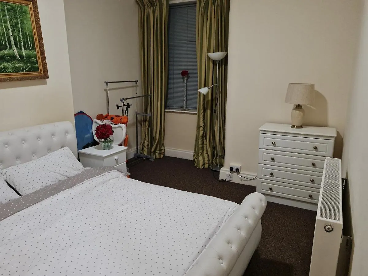 Cheerful 4-Bedroom Holiday Home Close To The Sea Blackpool