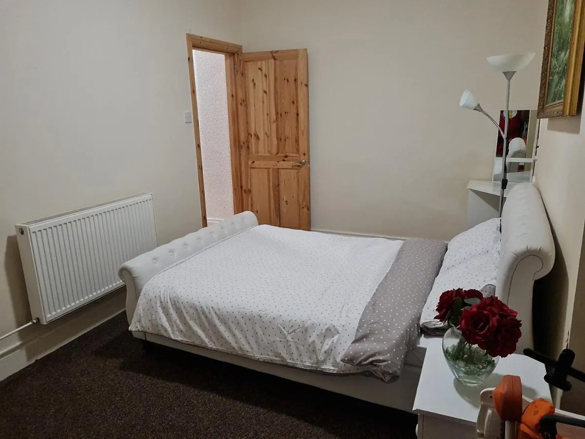 Cheerful 4-Bedroom Holiday Home Close To The Sea Blackpool